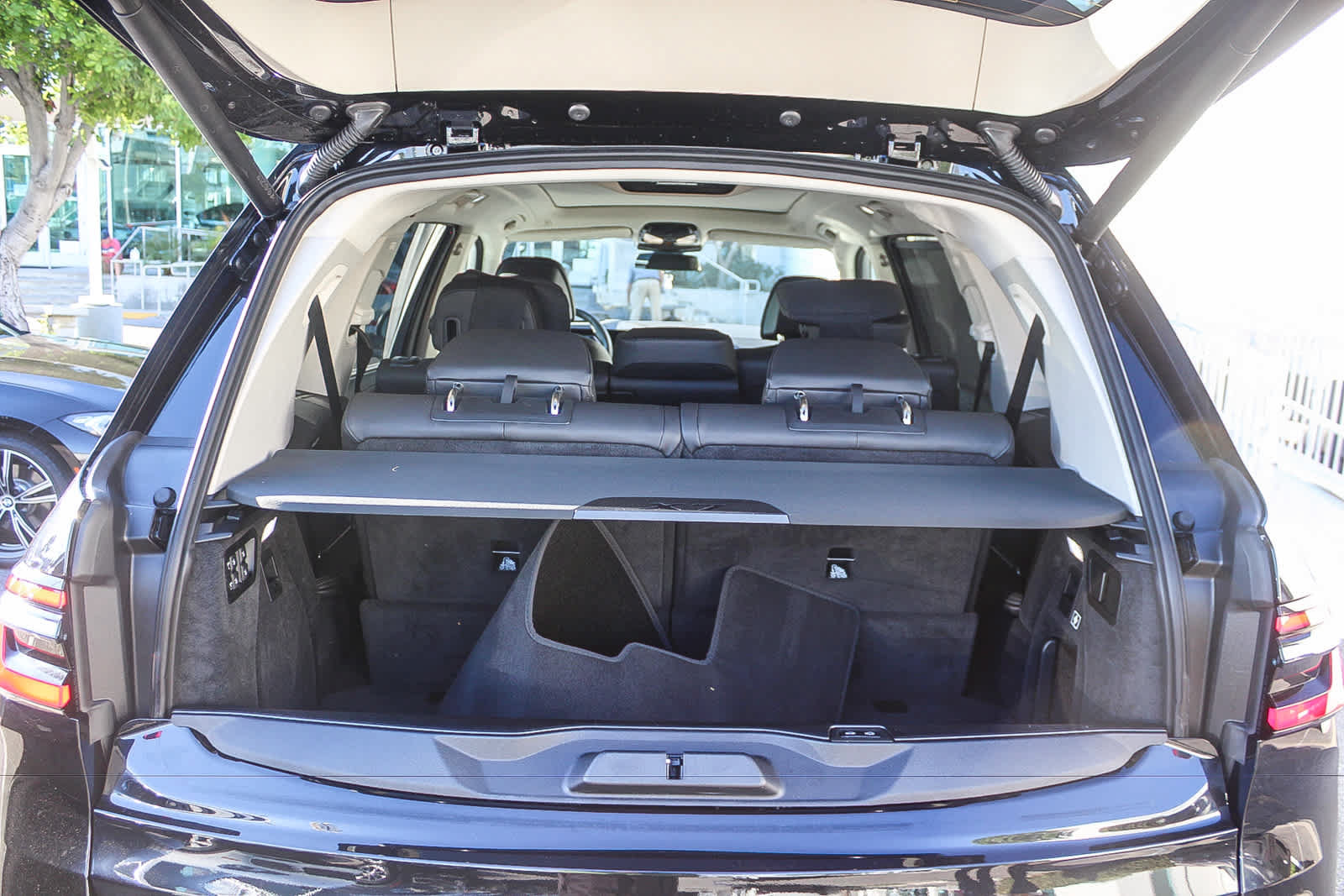 Used 2027 BMW X7 xDrive40i AWD/4WD image 36