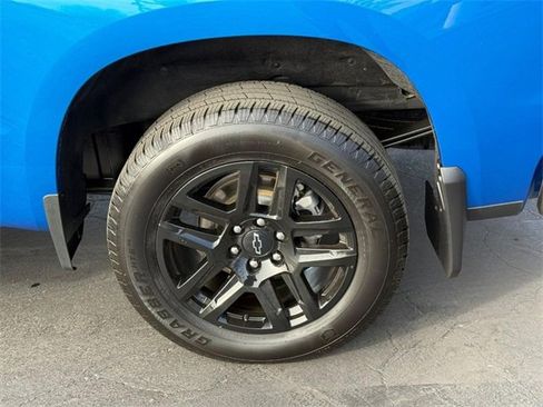 Used 2023 Chevrolet Silverado 1500 Custom w/ LPO, Dark Essentials Package image 4