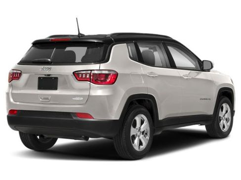 Used 2018 Jeep Compass Latitude w/ Popular Equipment Group AWD/4WD image 2
