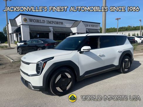 Used 2024 Kia EV9 Light Long Range RWD image 1