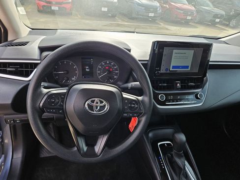 Used 2025 Toyota Corolla LE image 17
