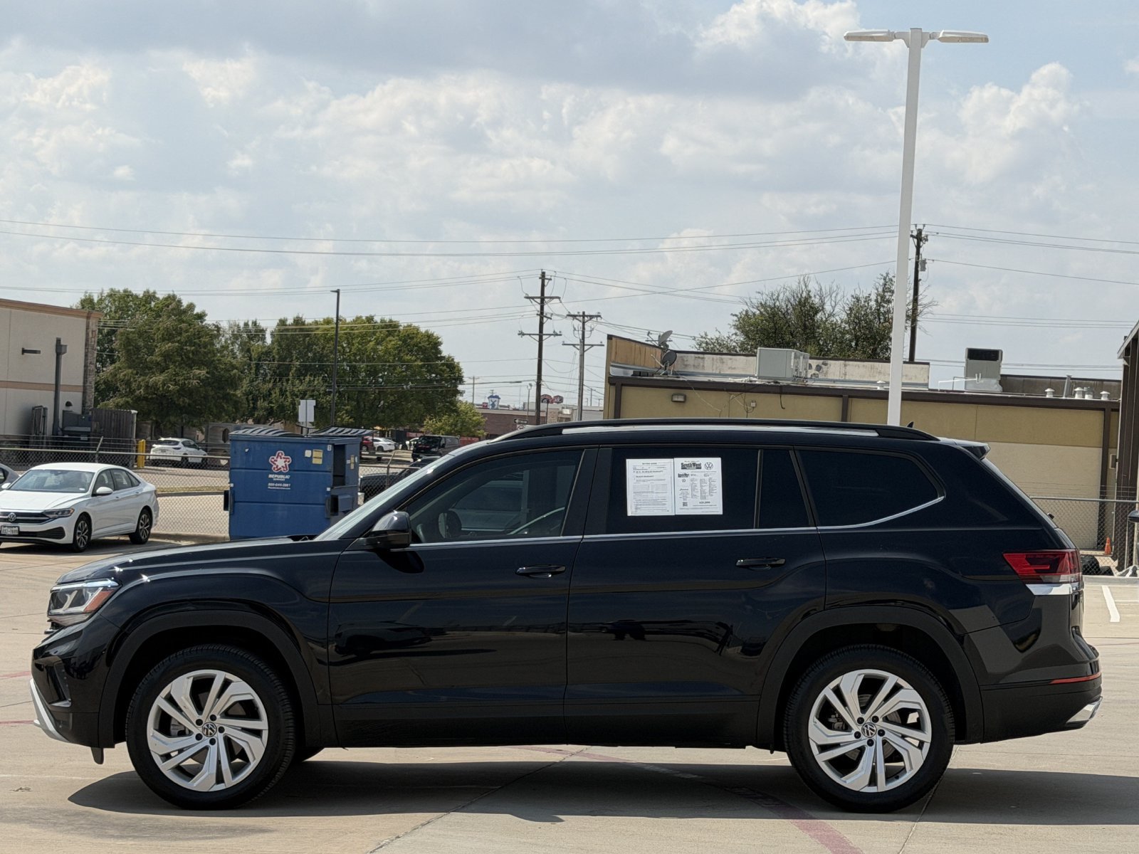 Used 2023 Volkswagen Atlas SE w/ Panoramic Sunroof Package FWD image 7