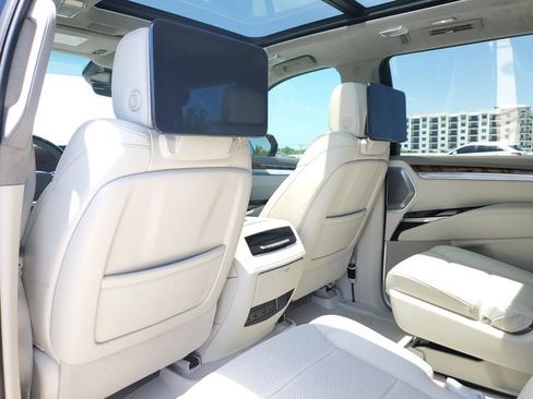 Certified 2025 Cadillac Escalade Sport Platinum w/ LPO, ONYX Package AWD/4WD image 24