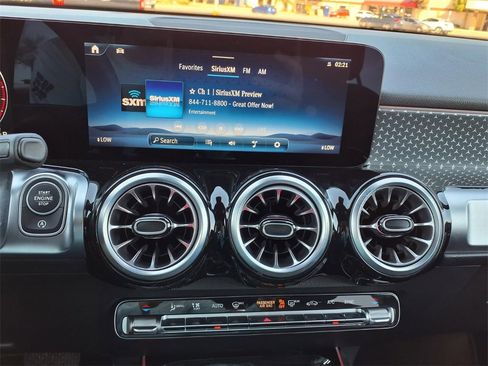 Used 2025 Mercedes-Benz GLB 250 image 27