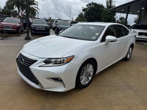 Used 2016 Lexus ES 350 w/ Premium Package w/Wood Trim FWD image 5