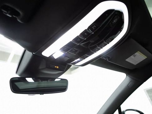 Certified 2025 Porsche Macan image 25