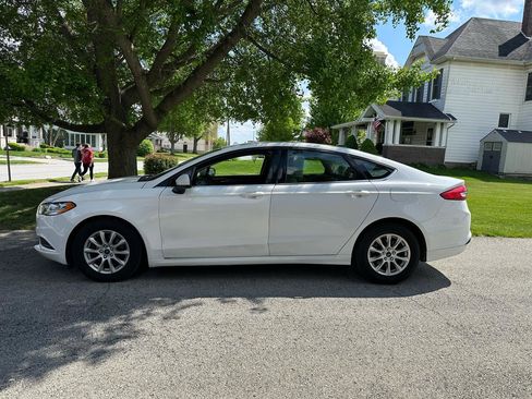 Used 2018 Ford Fusion S FWD image 4