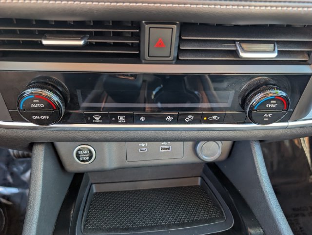 Used 2023 Nissan Rogue SV AWD/4WD image 26