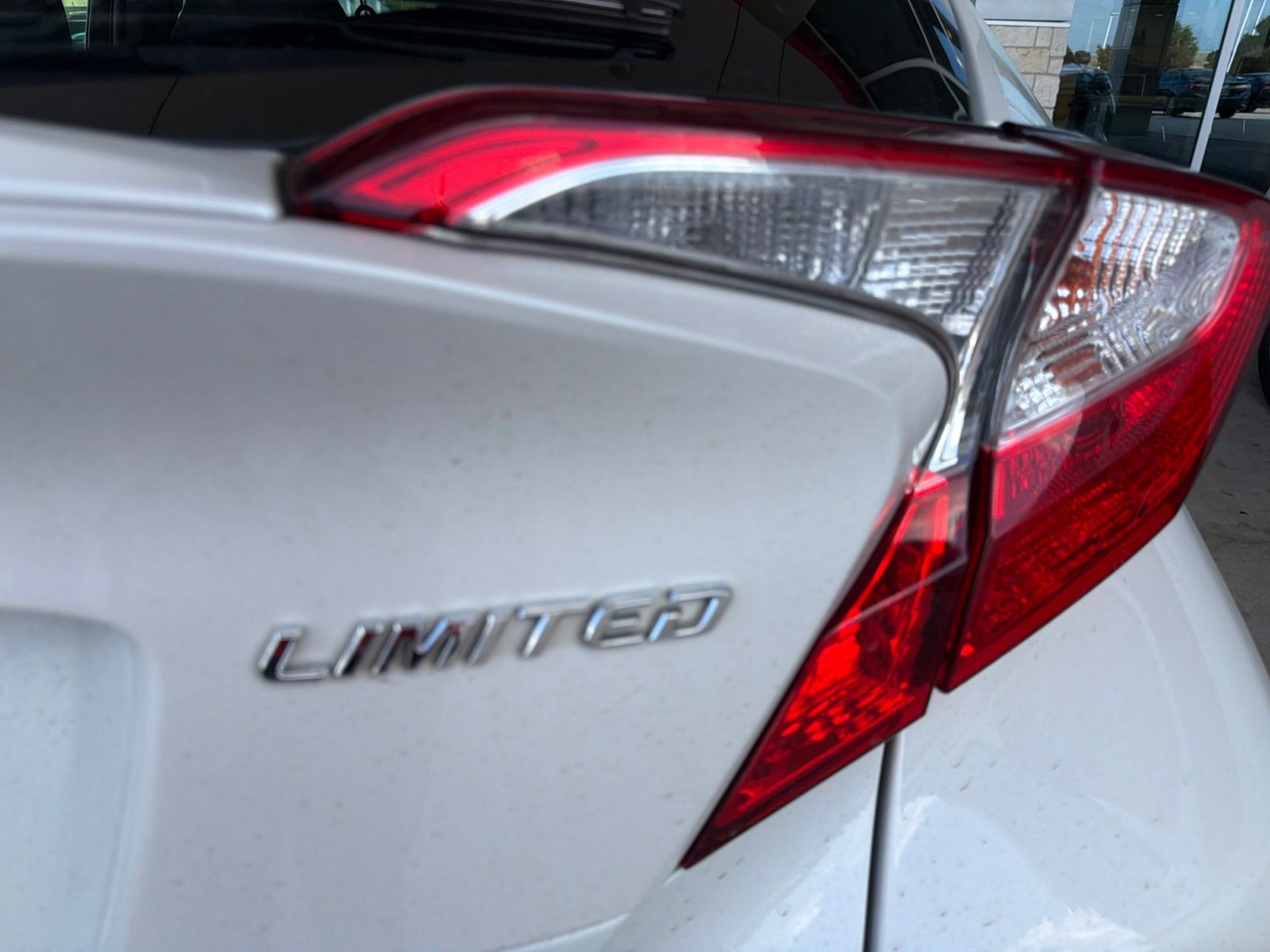 Used 2019 Toyota C-HR Limited FWD image 15