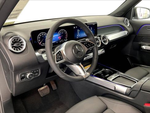 New 2025 Mercedes-Benz GLB 250 4MATIC image 8