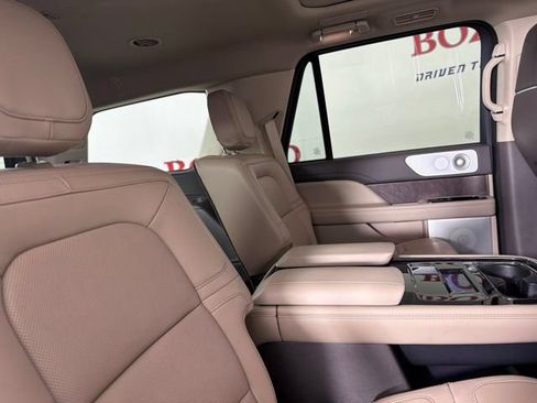 Used 2022 Lincoln Navigator Reserve AWD/4WD image 18