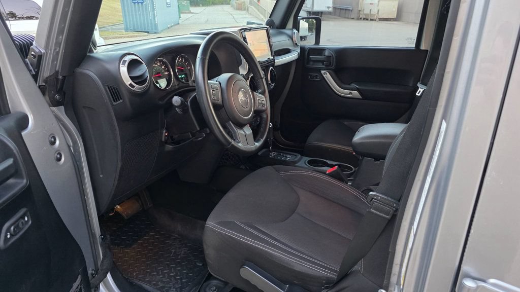 Used 2014 Jeep Wrangler Unlimited Sahara AWD/4WD image 17