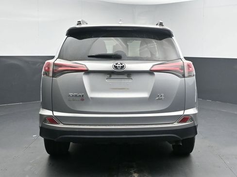 Used 2018 Toyota RAV4 LE image 7