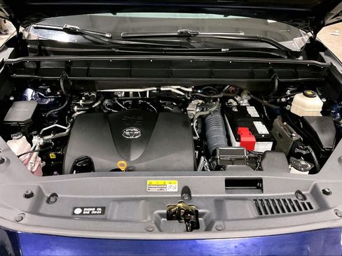 Used 2022 Toyota Highlander XLE AWD/4WD image 32