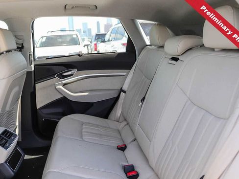 Used 2019 Audi e-tron Prestige w/ Prestige Package AWD/4WD image 13
