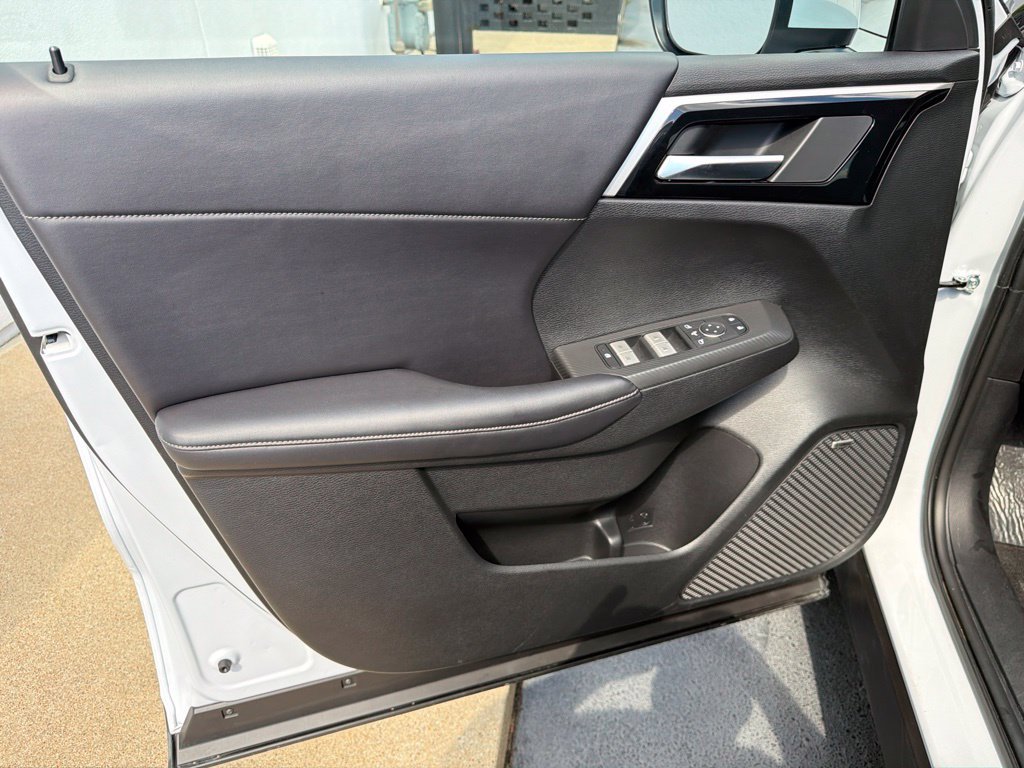 Used 2025 Mitsubishi Outlander SE AWD/4WD image 38