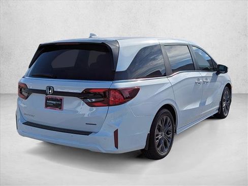 New 2026 Honda Odyssey Touring image 5