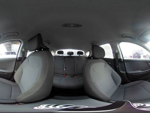 Used 2025 Kia K4 LXS image 43