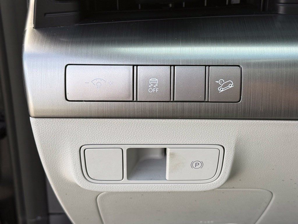 Used 2025 Hyundai Kona SEL AWD/4WD image 24
