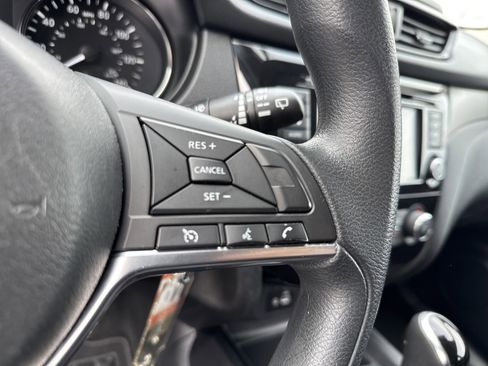 Used 2019 Nissan Rogue Sport S image 19