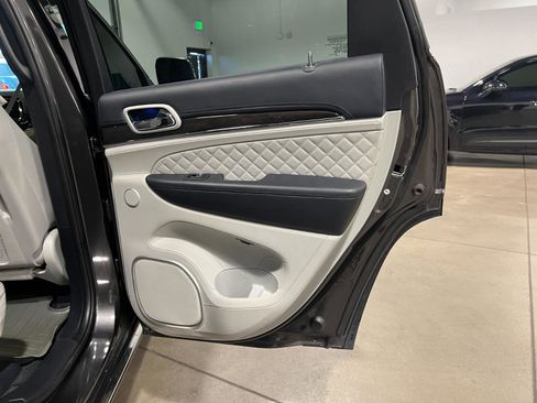 Used 2020 Jeep Grand Cherokee Summit image 38