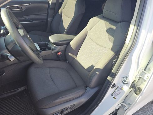 Used 2023 Toyota RAV4 XLE image 6