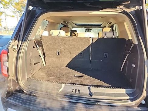 Used 2022 Ford Expedition Limited image 17