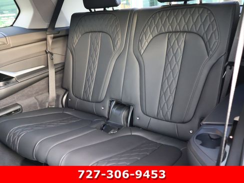 Used 2026 BMW X7 xDrive40i AWD/4WD image 17