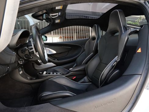 Used 2023 McLaren GT RWD image 21