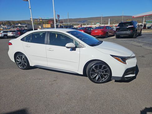 Used 2021 Toyota Corolla SE image 2