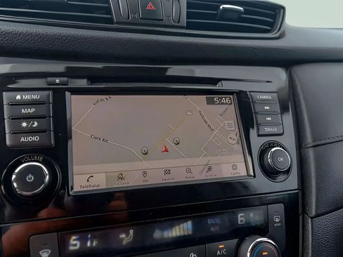 Used 2019 Nissan Rogue SV w/ Premium Package image 34