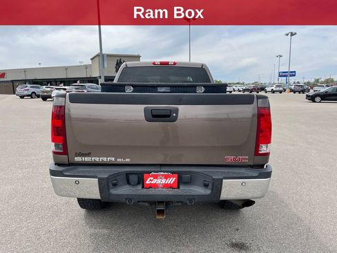 Used 2008 GMC Sierra 2500 SLE w/ Z71 Off-Road Package AWD/4WD image 4