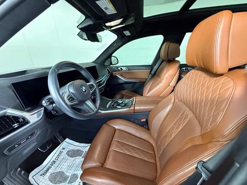 Used 2025 BMW X7 xDrive40i w/ M Sport Package AWD/4WD image 5