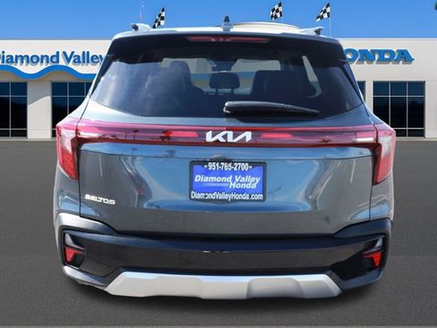 Used 2025 Kia Seltos S image 5