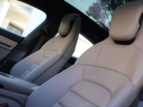 Certified 2025 Porsche Taycan image 5