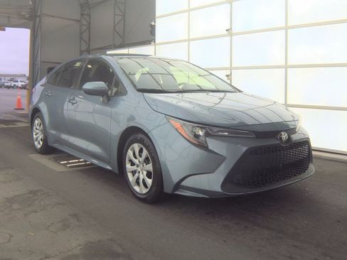 Used 2022 Toyota Corolla LE image 4