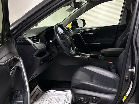 Used 2023 Toyota RAV4 XLE Premium image 19