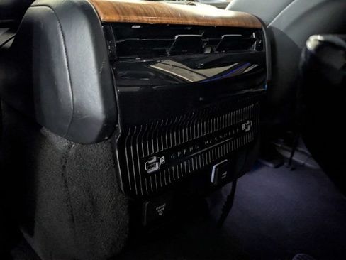 Certified 2022 Jeep Grand Wagoneer Series III w/ Rear Seat Video Group 1 AWD/4WD image 16