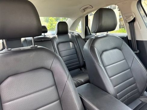 Used 2024 Volkswagen Jetta SE FWD image 13