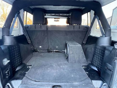 Used 2018 Jeep Wrangler Unlimited Sport S image 11