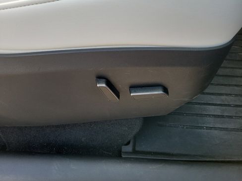 Used 2023 Tesla Model Y Long Range image 9