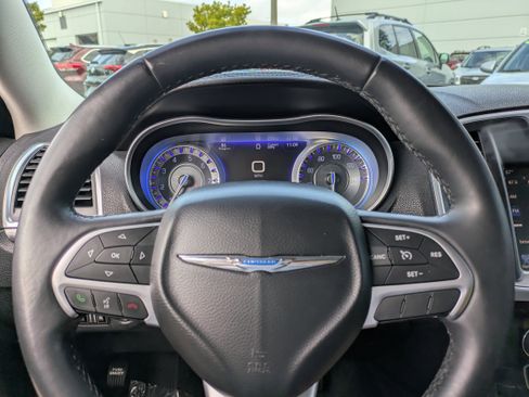 Used 2015 Chrysler 300 Limited image 24