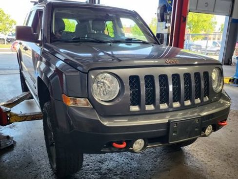 Used 2017 Jeep Patriot 75th Anniversary w/ Power Value Group AWD/4WD image 9