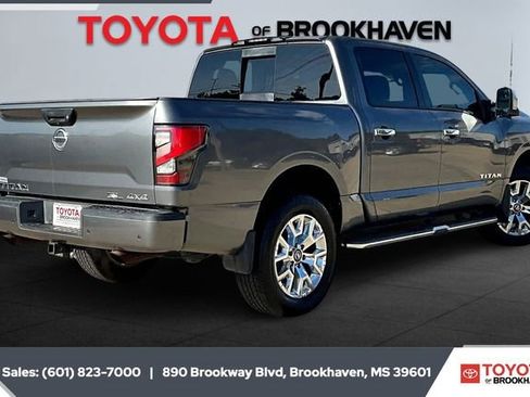 Used 2021 Nissan Titan SL w/ Moonroof Package image 11