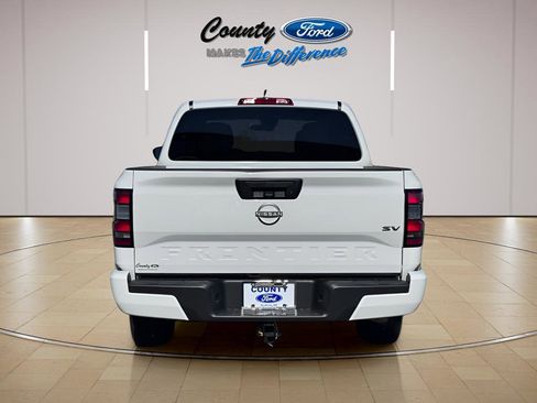 Used 2024 Nissan Frontier SV image 11