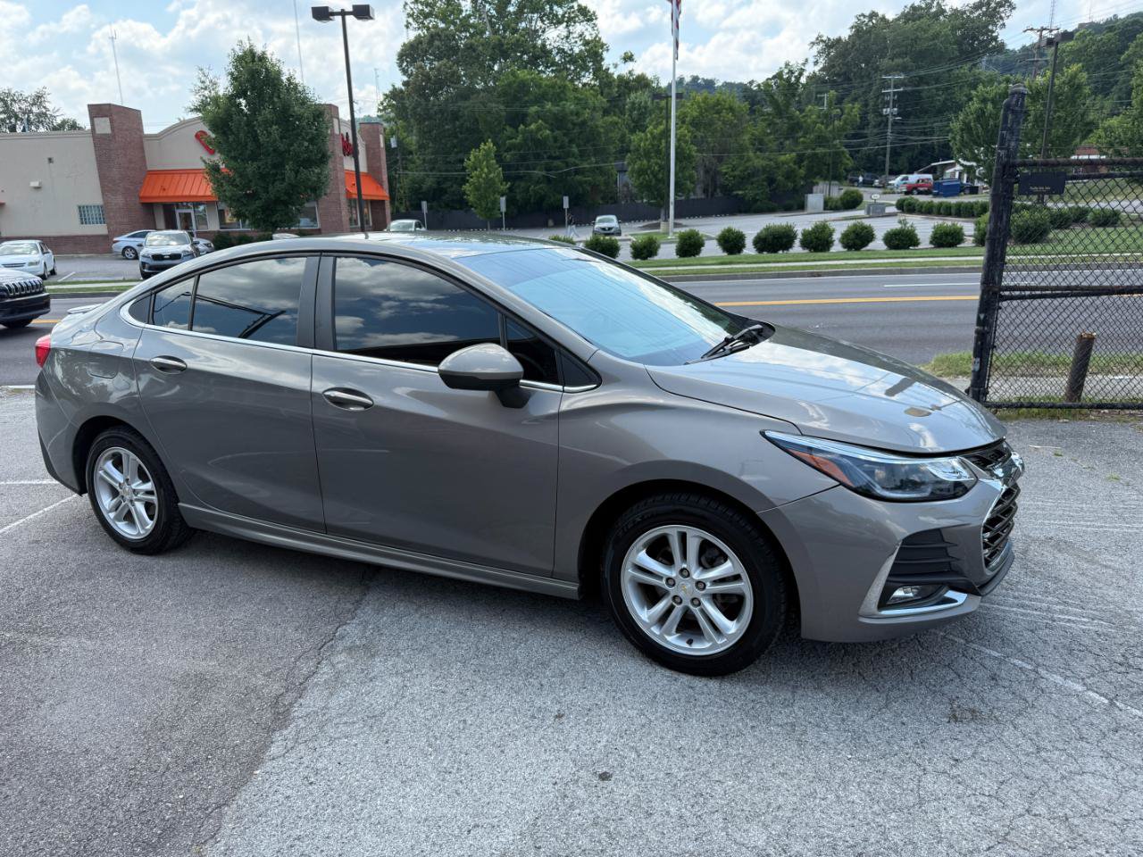 Used 2018 Chevrolet Cruze LT w/ Convenience Package FWD image 2