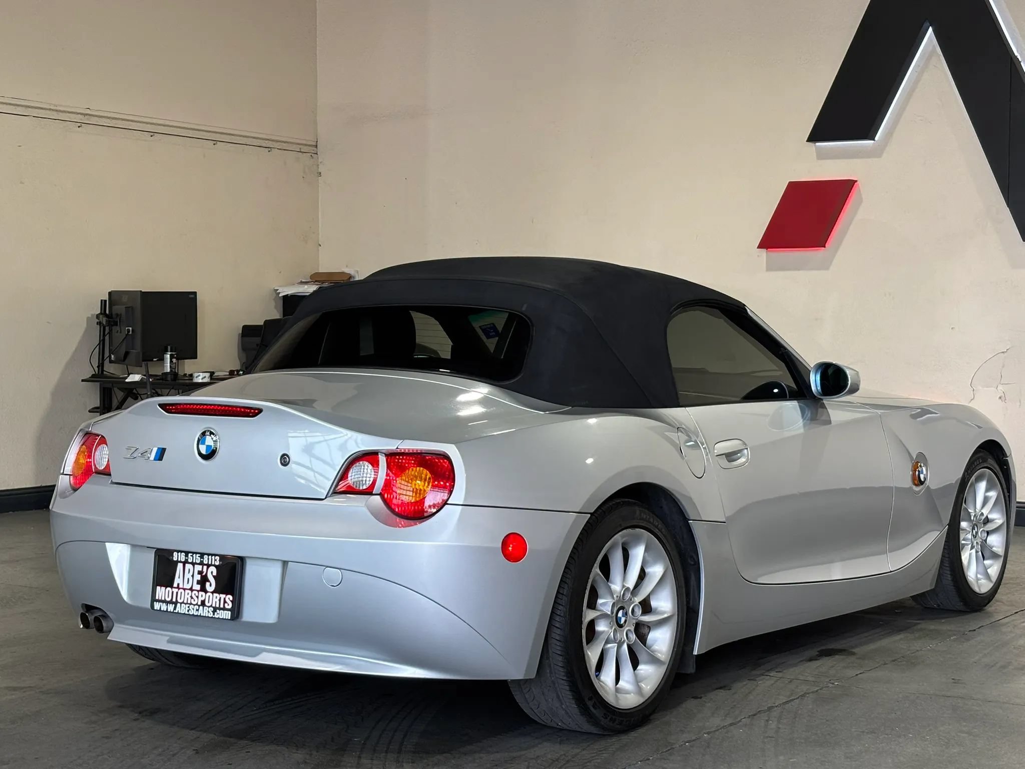 Used 2003 BMW Z4 2.5i RWD image 10
