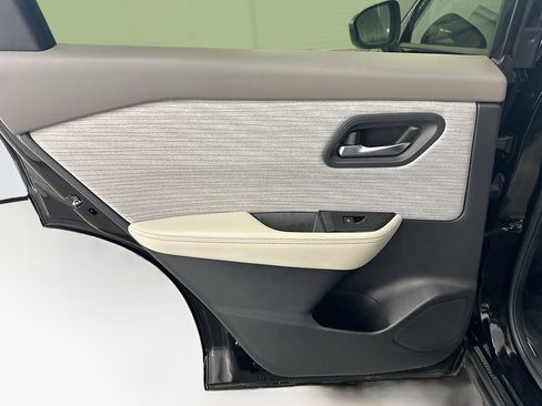 Used 2023 Nissan Rogue SV image 26