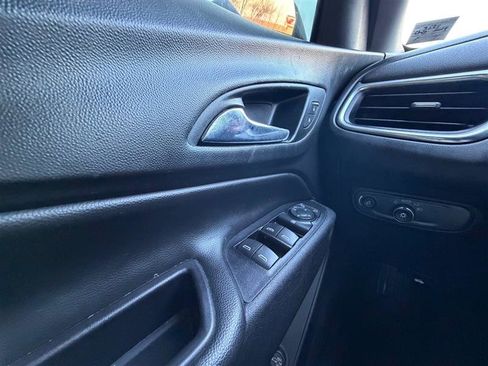 Used 2019 Chevrolet Equinox LT image 19