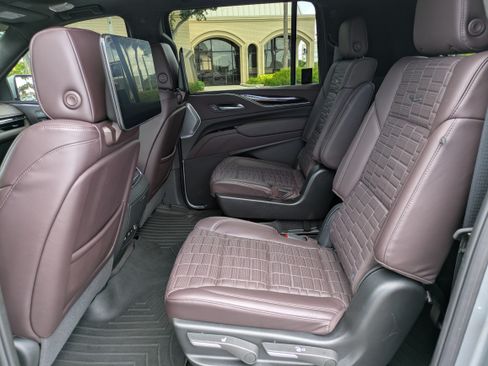 Used 2024 Cadillac Escalade ESV Sport Platinum w/ LPO, ONYX Package AWD/4WD image 13